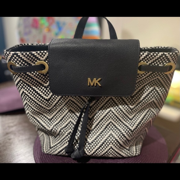 Michael Michael Kors Junie MD Flap Backpack Leather - Picture 1 of 6